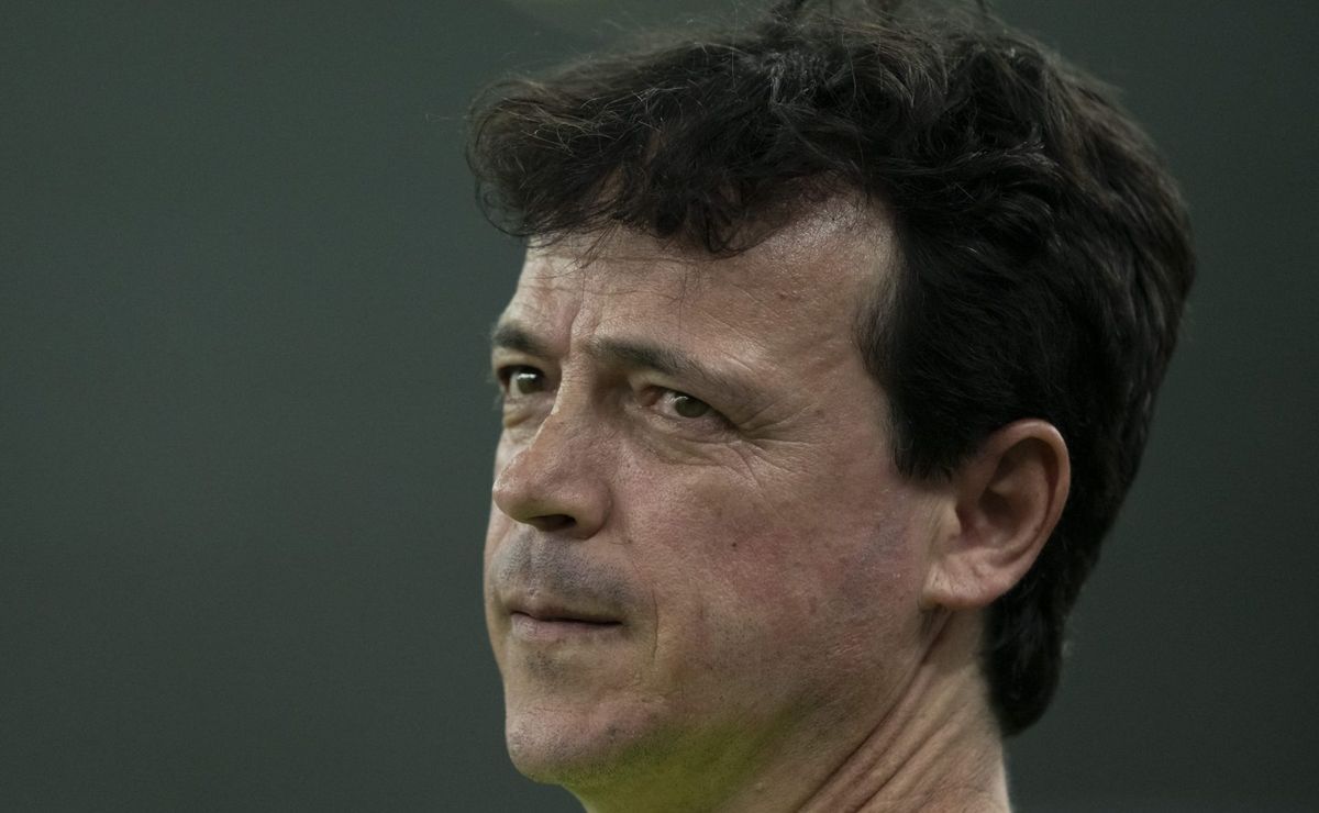 Diniz vê pausa como oportunidade de corrigir o Vasco e mira ajustes da equipe