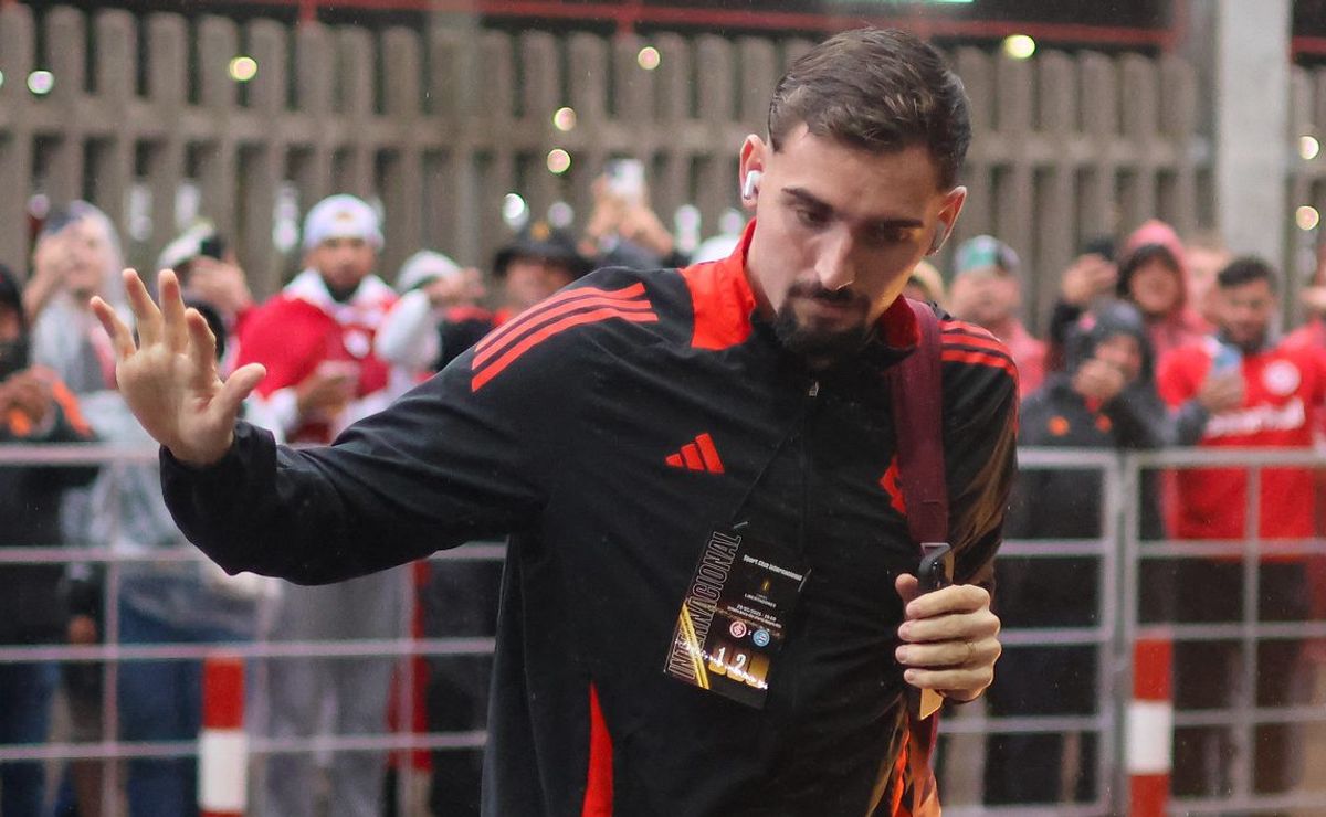 “Não costumo me esconder”: Anthoni assume que prejudicou o Internacional e admite que precisa melhorar