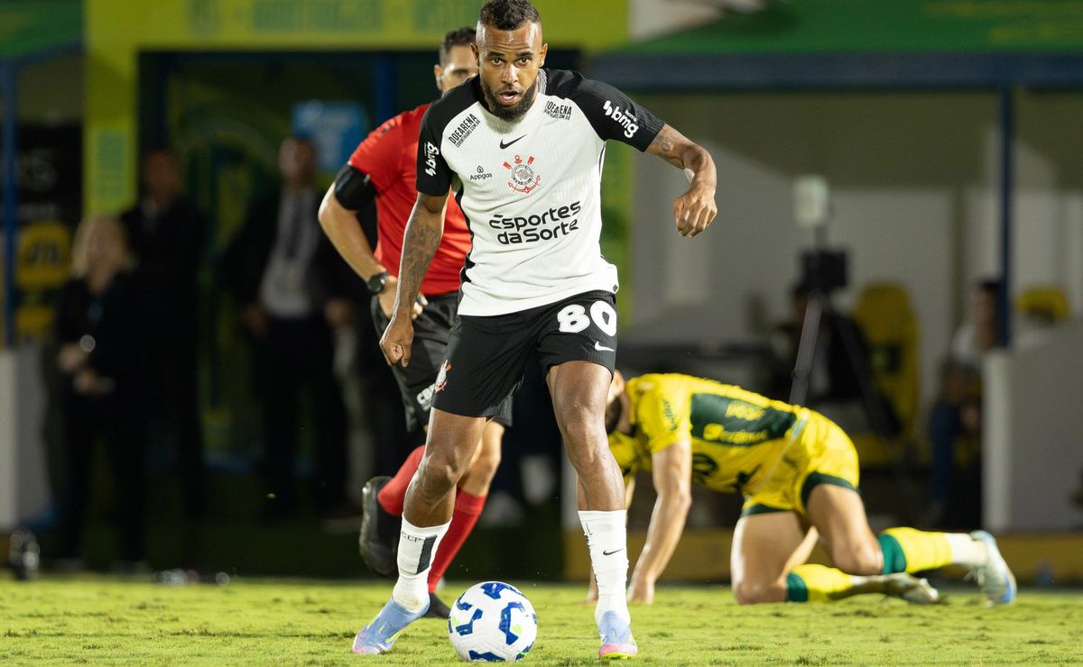 Grêmio fecha com Alex Santana, volante do Corinthians, para reforçar o meio-campo