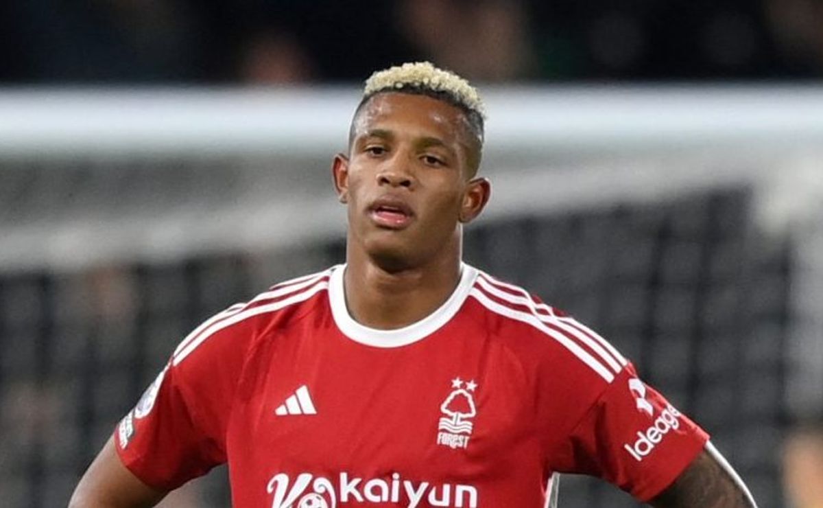 Danilo, ex-Palmeiras, está deixando o Nottingham Forest, da Inglaterra, para fechar com Lyon de Textor por R$ 130 milhões