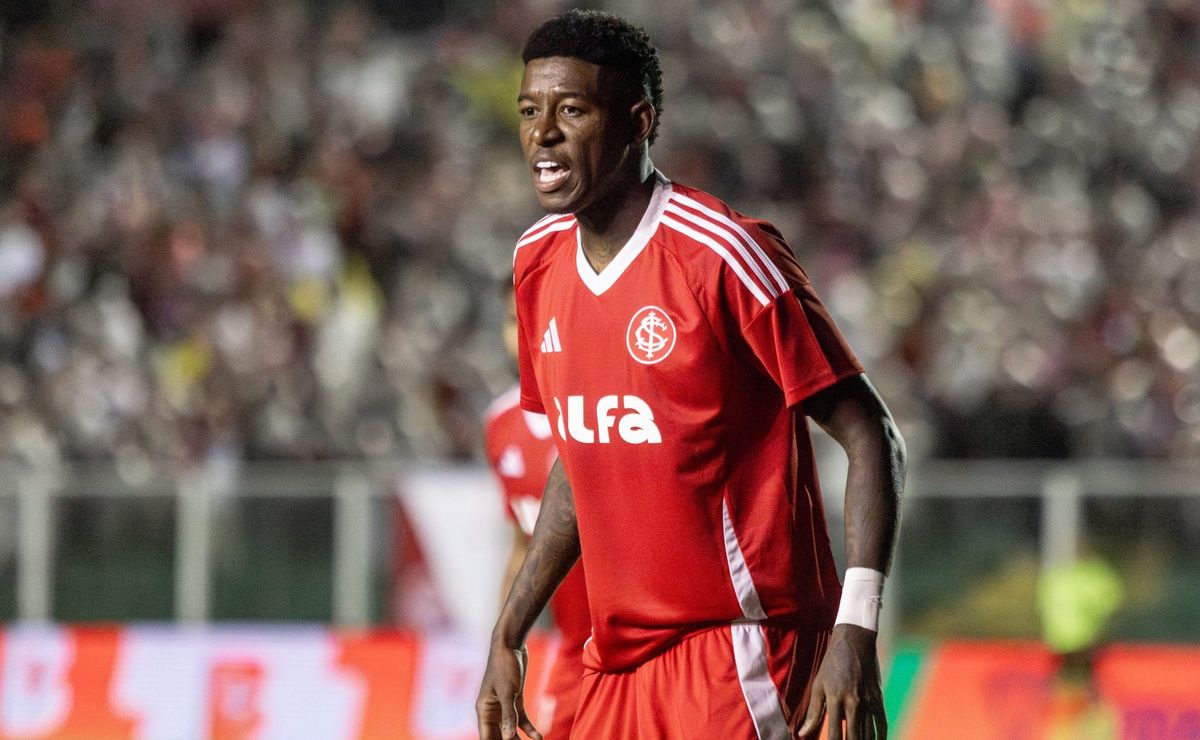 Vitão desabafa após derrota do Internacional e cobra reação imediata no Brasileirão