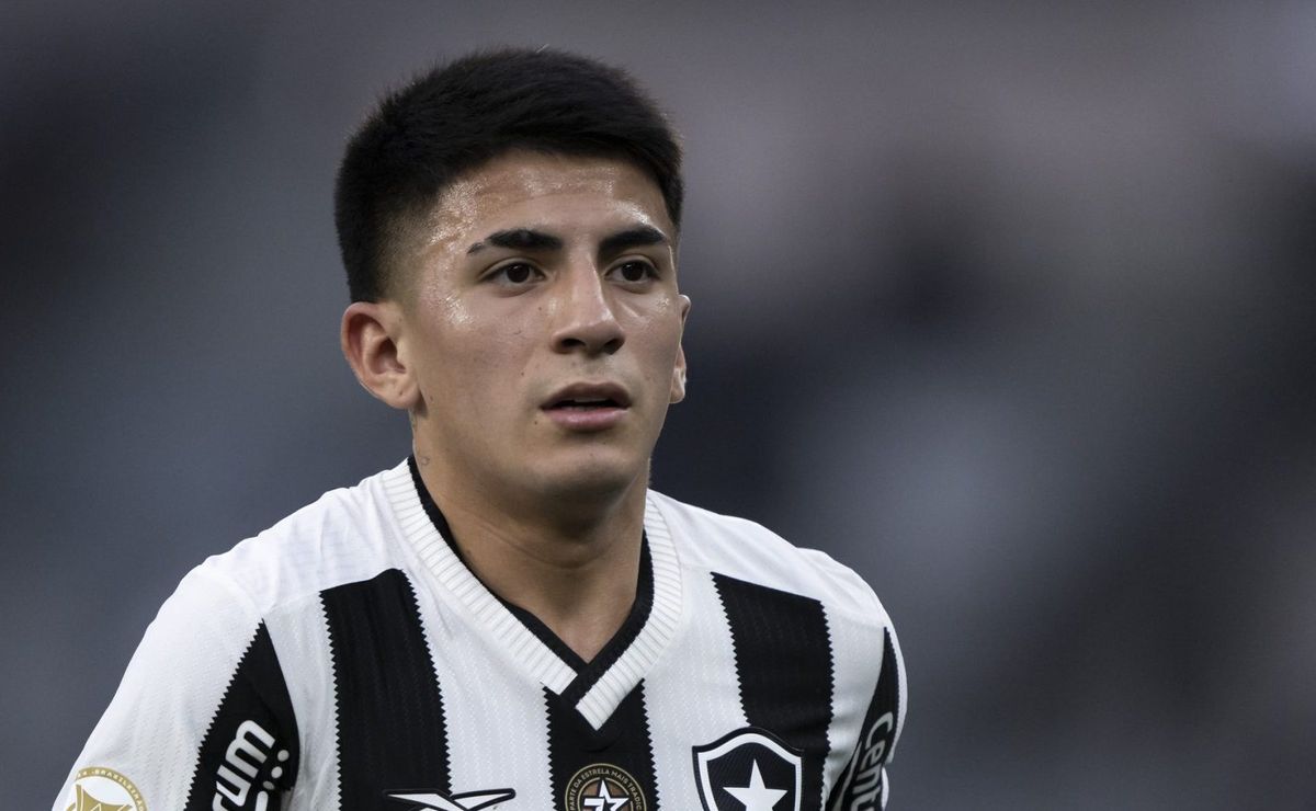 Thiago Almada deve permanecer no Lyon após propostas não agradarem ao Textor