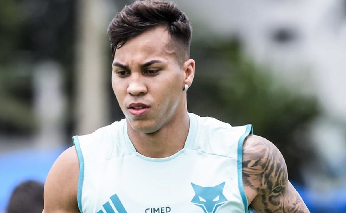 Kaio Jorge explica por que não cobra mais pênalti no Cruzeiro e revela pequena lesão no pé