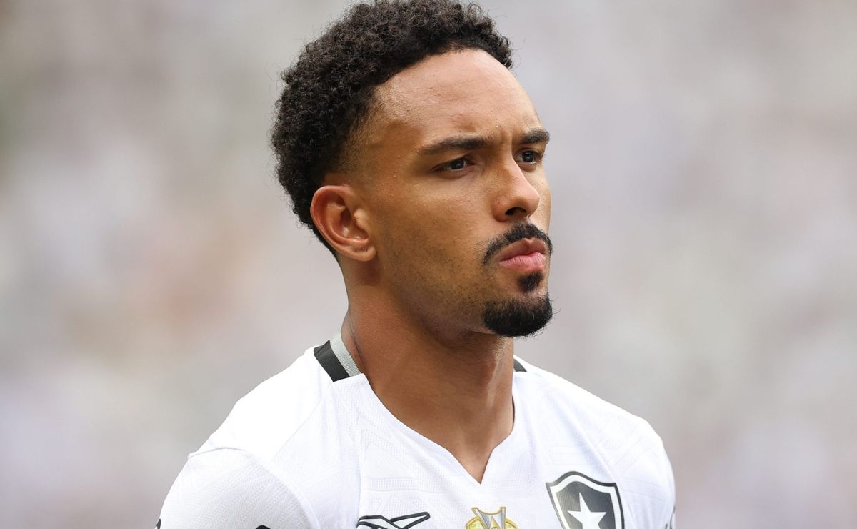 Vitinho rasga elogios a Renato Paiva e comemora evolução do Botafogo: “Todo mundo sabe disso”