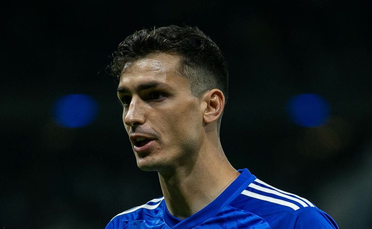 Cruzeiro pode ter lista de dispensa com barca de 3 saídas para o Vitória: Dinenno, Gamarra e Lautaro