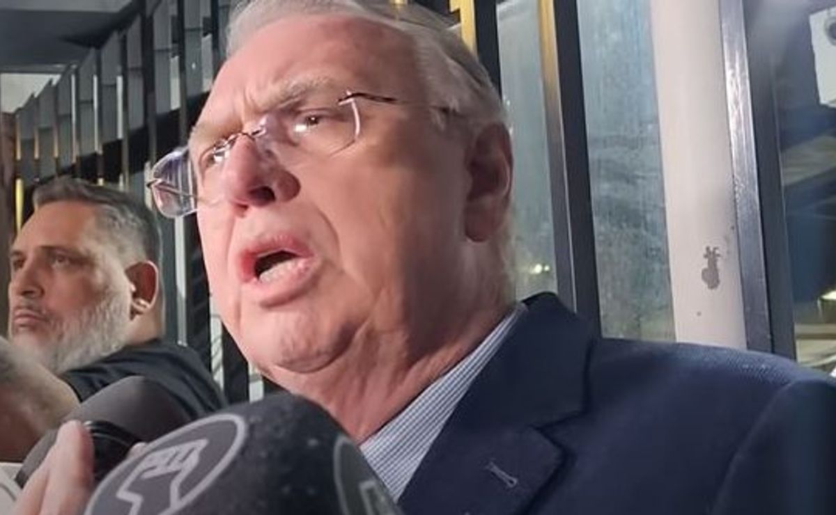 Torcida do Corinthians reivindica em invasão e Osmar Stabile veta empresários no CT da base Alvinegra