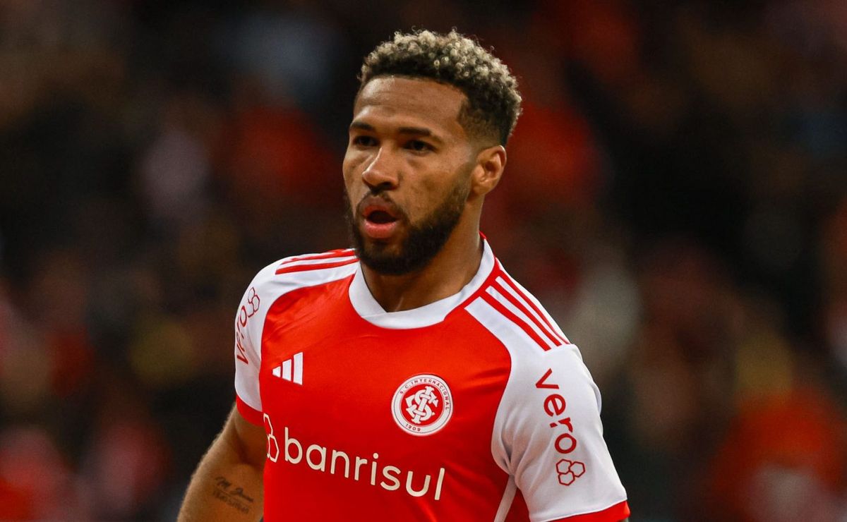 Roger Machado pede reunião com Alessandro Barcellos e pede para Internacional não vender Wesley nesta janela