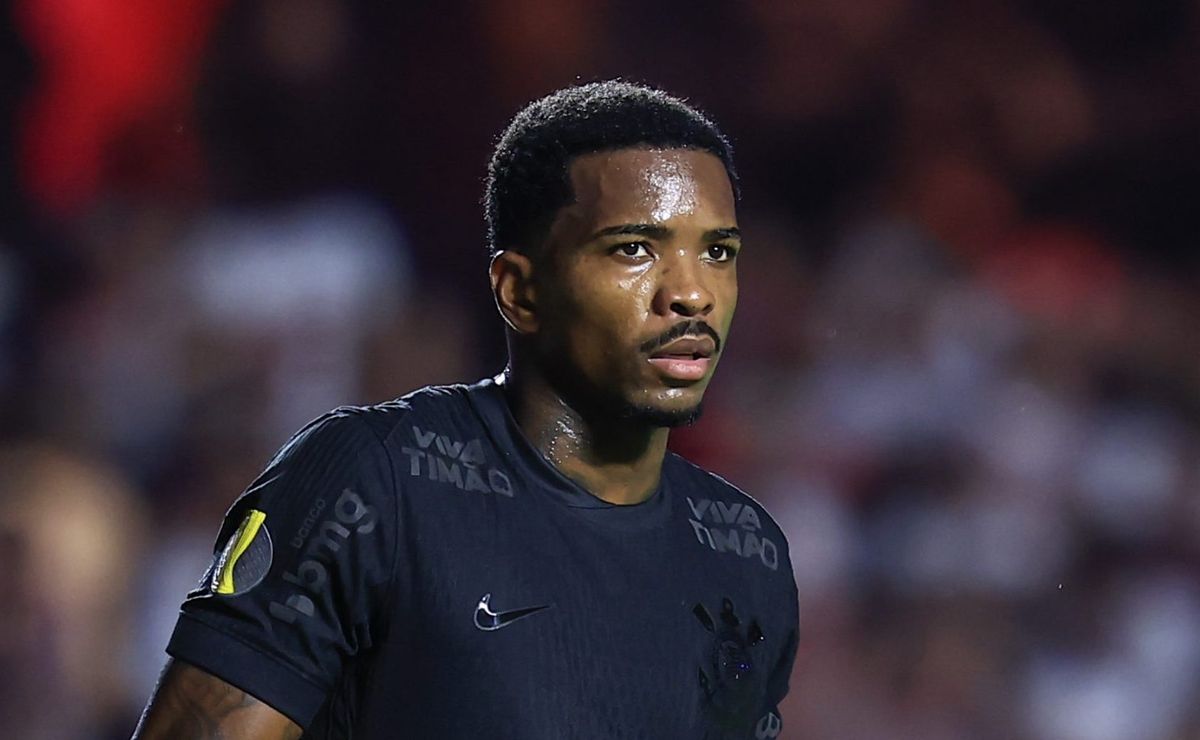 Cacá, zagueiro do Corinthians, é vítima de assalto por 2 criminosos, mas está bem