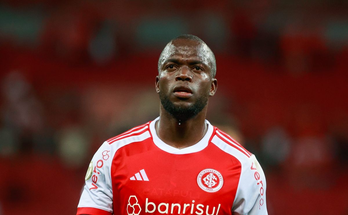 Internacional cogita negociar o centroavante Enner Valencia por queda de desempenho, salário elevado e risco contratual