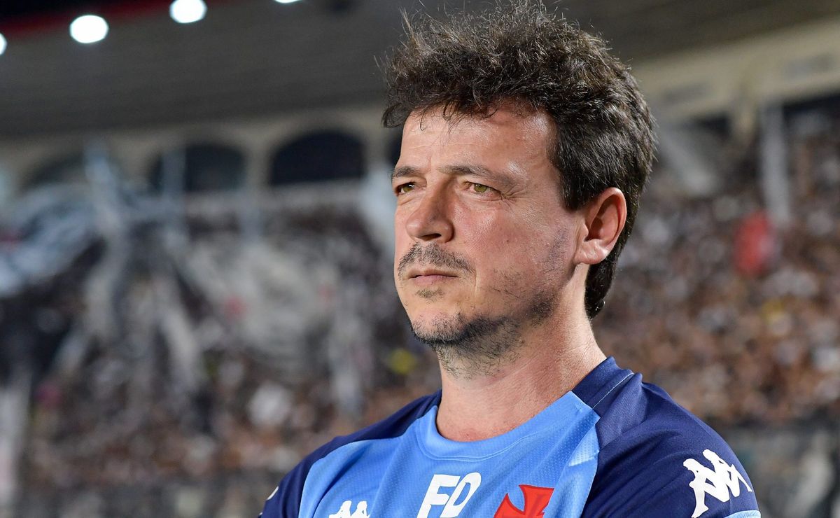 Diniz intensifica treinamentos no Vasco durante pausa da Data Fifa para corrigir falhas
