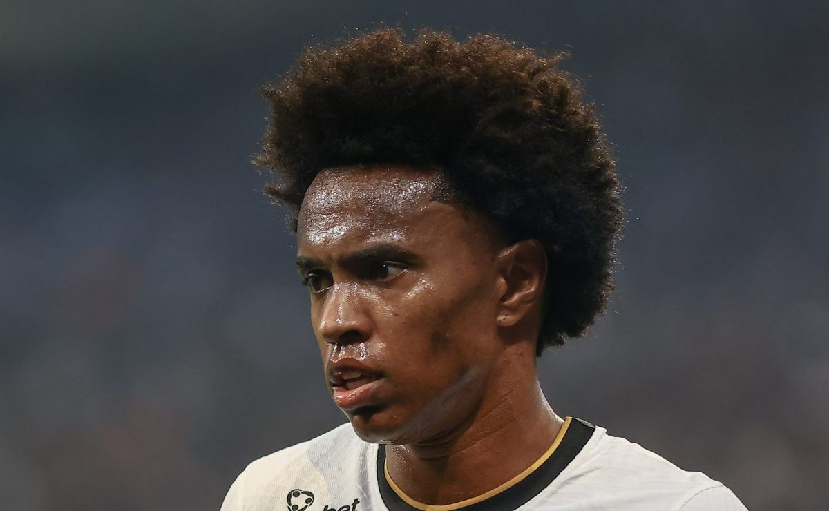 Willian fica livre no mercado e Grêmio busca informações sobre o atacante