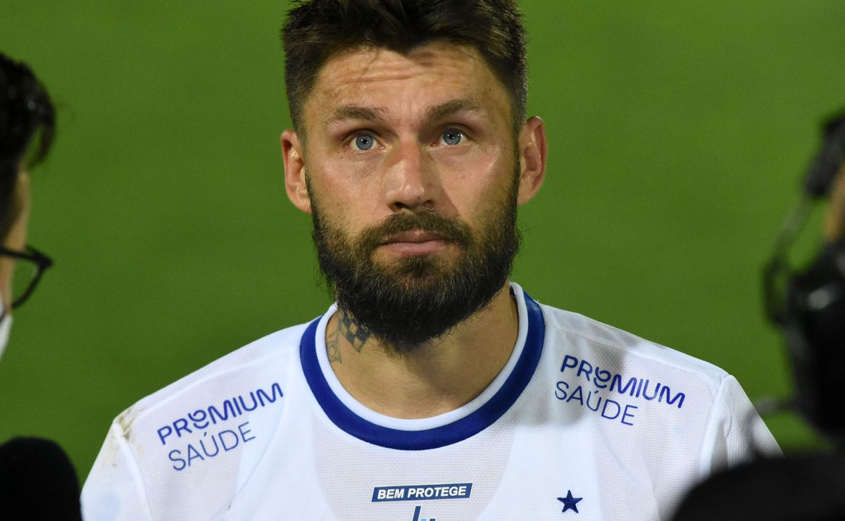 Rafael Sóbis faz elogios a Kaiki por momento no Cruzeiro e cita Estevão: “Conseguiu anular”