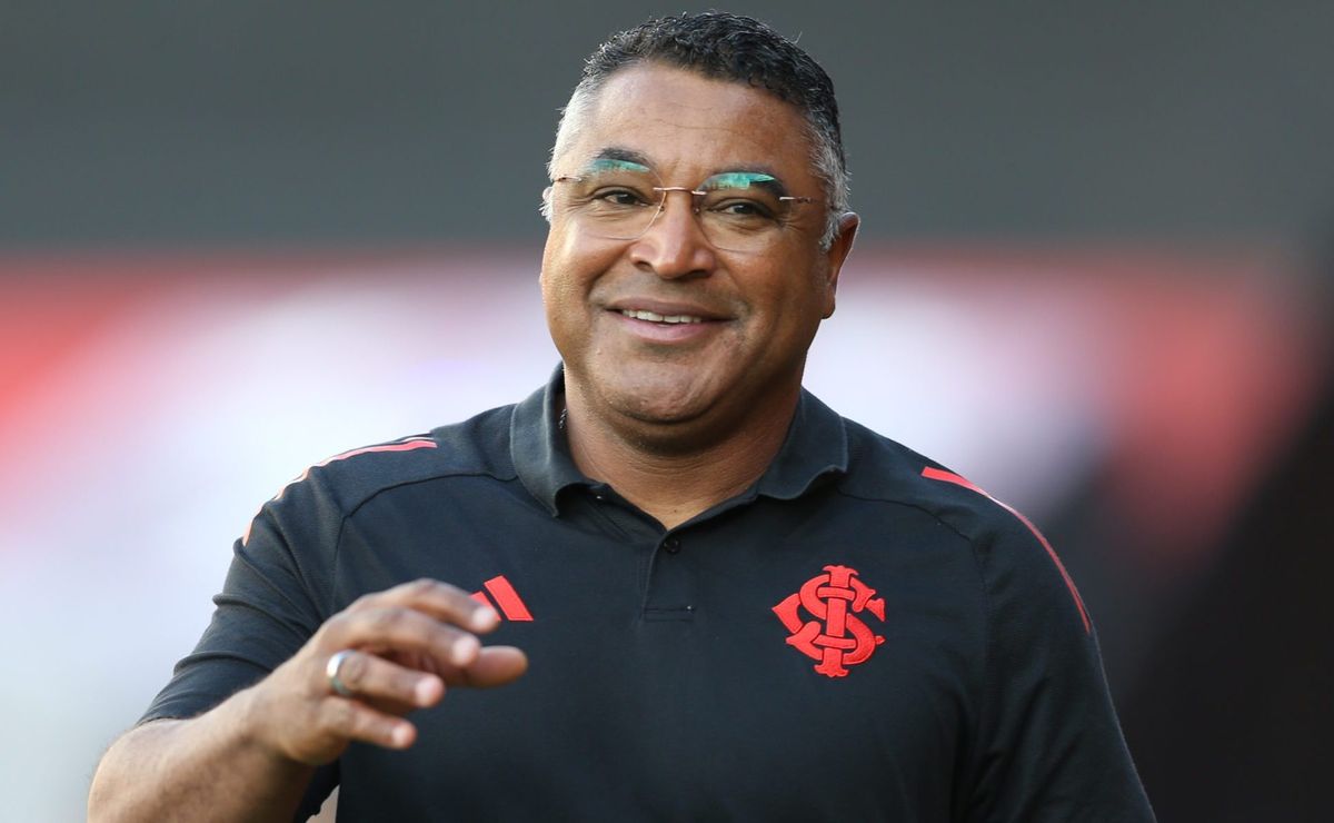 Internacional negocia com Rafael Tolói para reforçar a defesa de Roger Machado