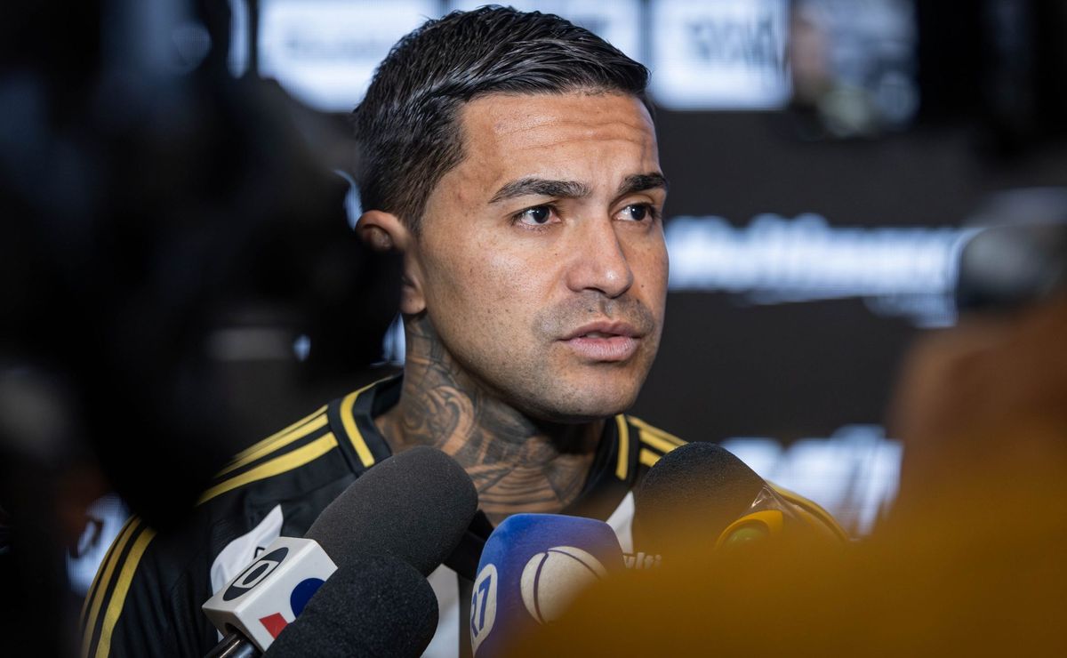 Paulo Bracks não para em Dudu e deve buscar 2 novos reforços para Cuca, revela site