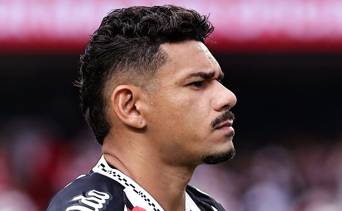 Tiquinho Soares decide permanecer no Santos para dar volta por cima na temporada