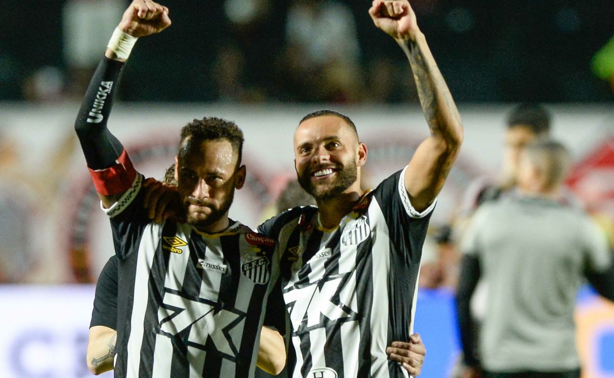 Santos lidera crescimento nas redes sociais em maio e supera Flamengo e Corinthians