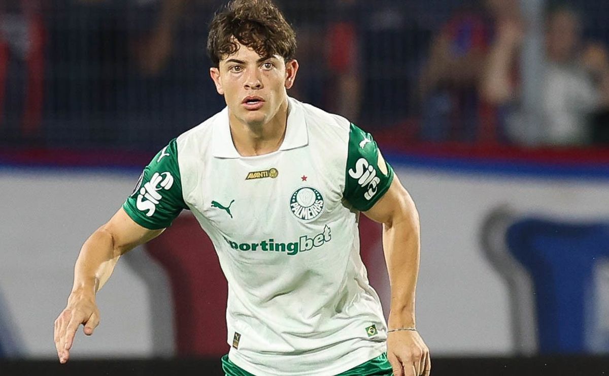 Palmeiras decide não vender Giay nesta janela e marca reunião com representantes do lateral para comunicar decisão
