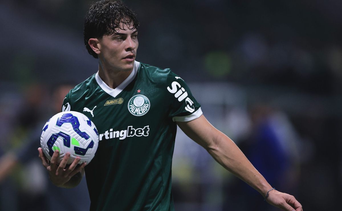 Roma lidera pela contratação de Agustín Giay, do Palmeiras; lateral não sairá antes do Mundial