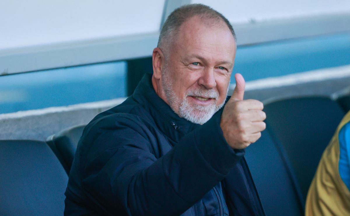 Mano Menezes ‘comemora’ parada e aposta em evolução física do Grêmio ”Tem potencial de melhora”