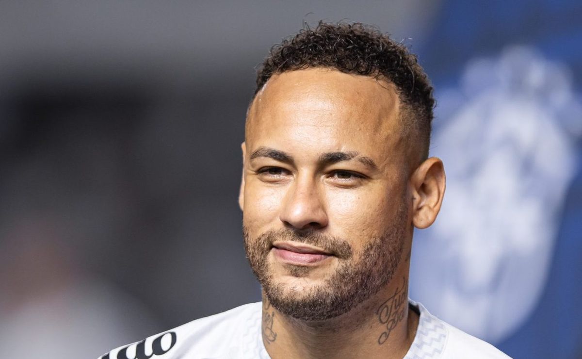 Neymar recebe oferta com salário de produtividade e deve permanecer no Santos até 2026