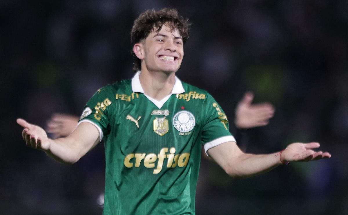 Palmeiras pode negociar Giay e Roma avalia proposta de 18 milhões de euros pelo lateral