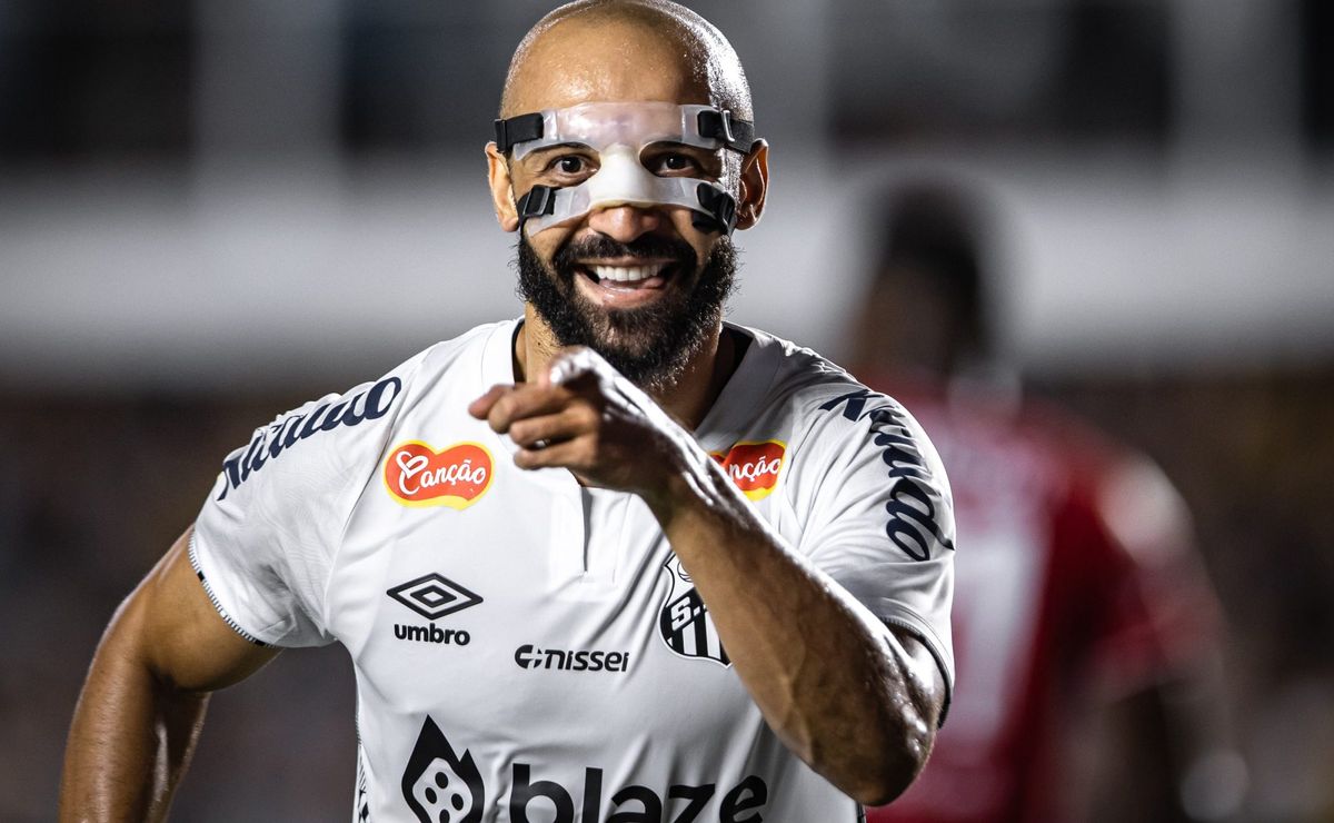 Thaciano vira alvo da torcida do Santos após jogo-treino: “Quando precisa não faz gol”