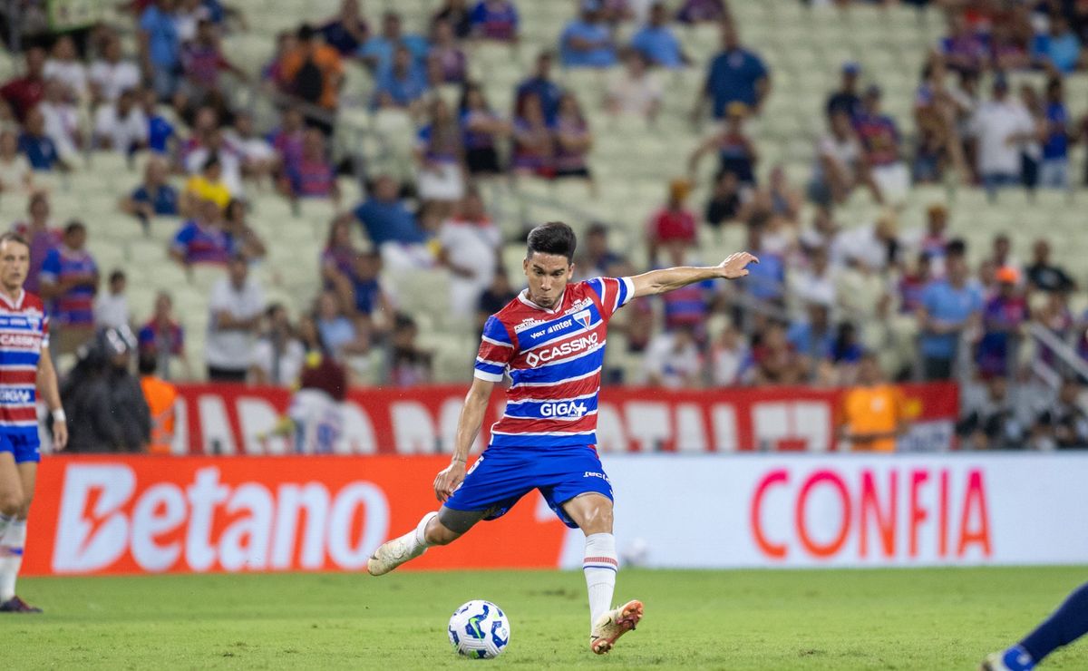 Pol Fernández rescinde com Fortaleza e volta ao mercado; ex-alvo do São Paulo está livre