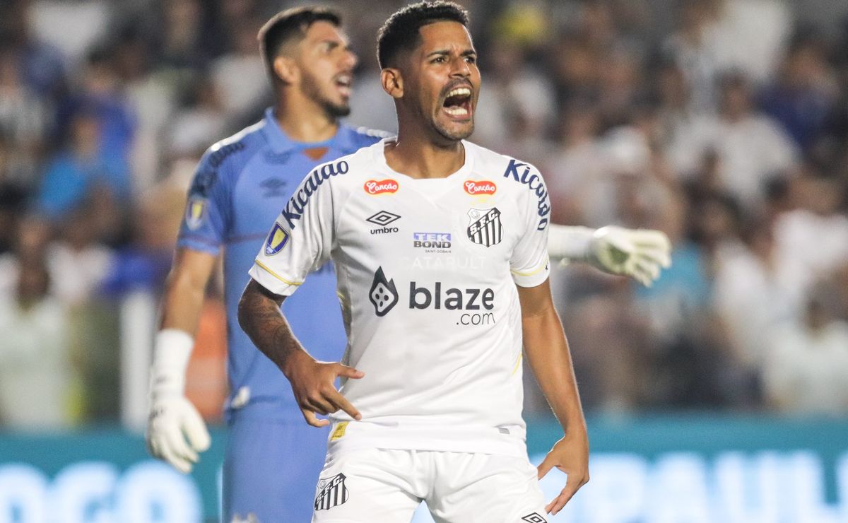 Aderlan pode ser titular no Santos contra o Fortaleza antes da pausa do Brasileirão, diz site