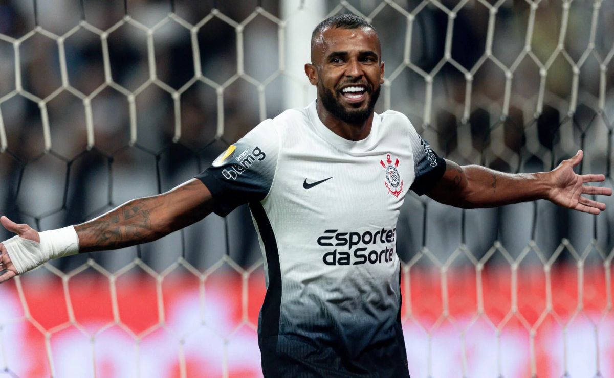 Alex Santana se despede do Corinthians com mensagem nas redes sociais à Fiel