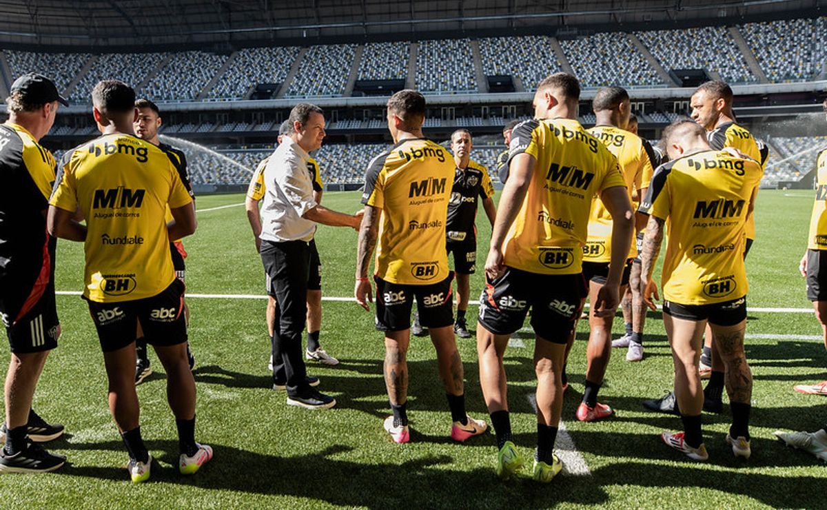 PAPELÃO: Atlético-MG volta a atrasar salários dos jogadores