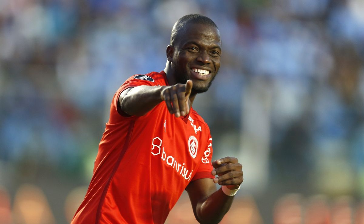 Treinador do Equador valoriza atleta do Internacional e alfineta Seleção Brasileira