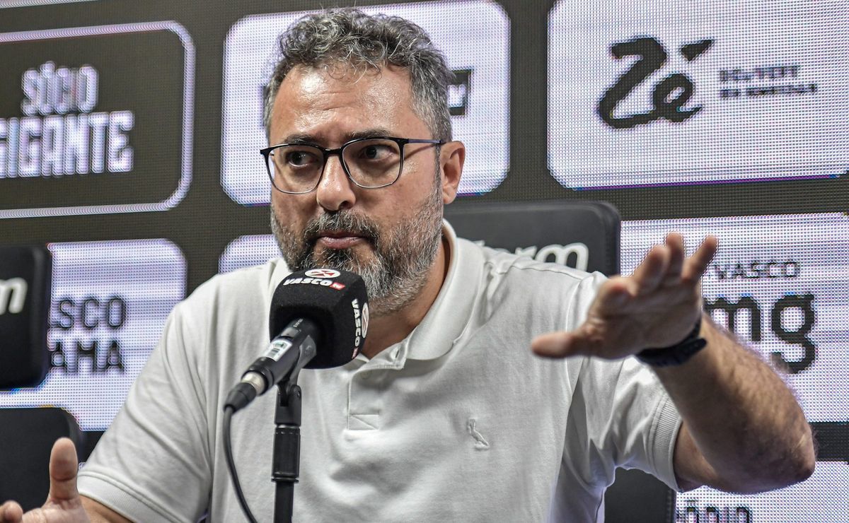 Alexandre Mattos quer definir situação de João Paulo e + 5 jogadores antes de ir atrás de reforços para o Santos