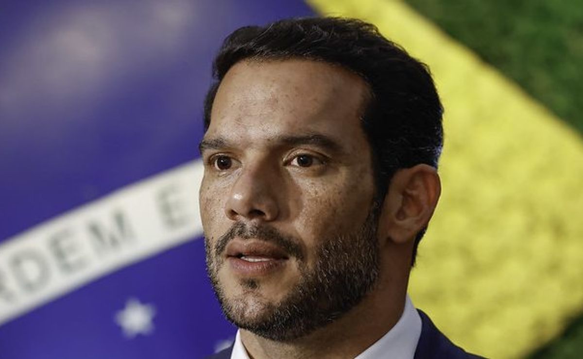 Presidente da CBF promete fortalecer o futebol feminino com novos patrocínios e investimentos