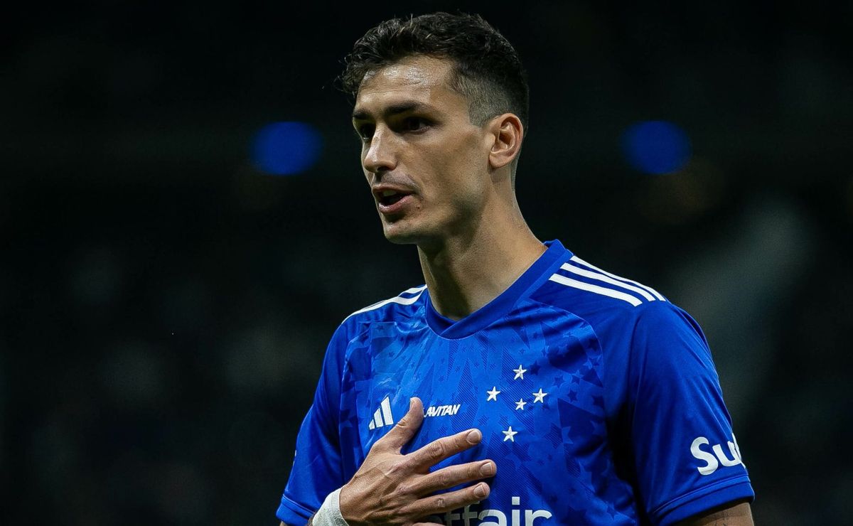 Após deixar o Cruzeiro, Dinenno manda recado a Pedrinho em apresentação no São Paulo