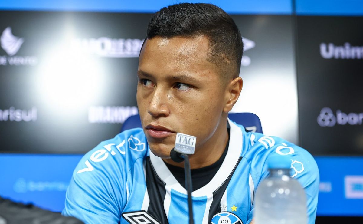 Marlon não se intimida no Grêmio e revela problema no gramado da Arena que tem prejudicado o Tricolor