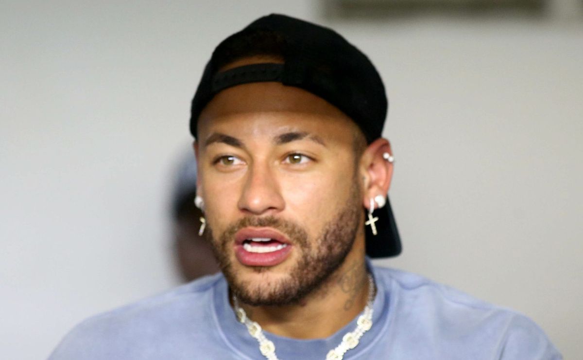 Neymar recebe proposta do Fenerbahçe e pode deixar o Santos, diz jornal turco