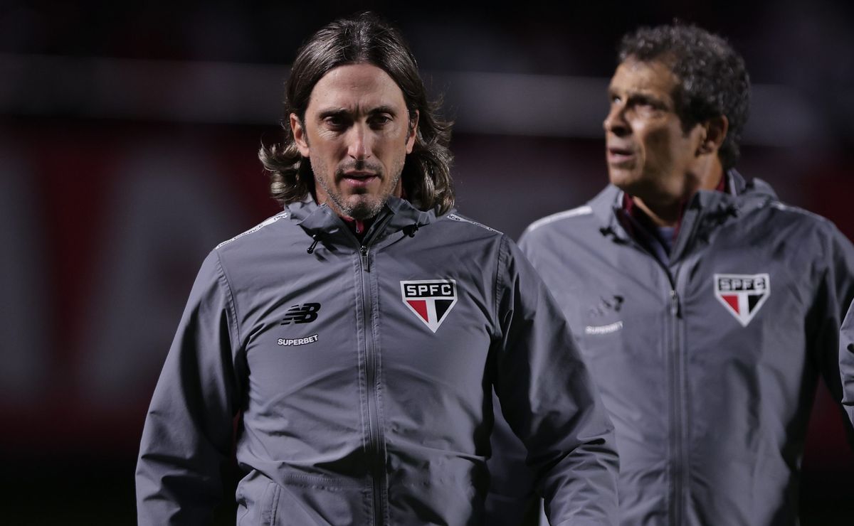 São Paulo banca Zubeldía e aposta em reação após pausa para o Mundial