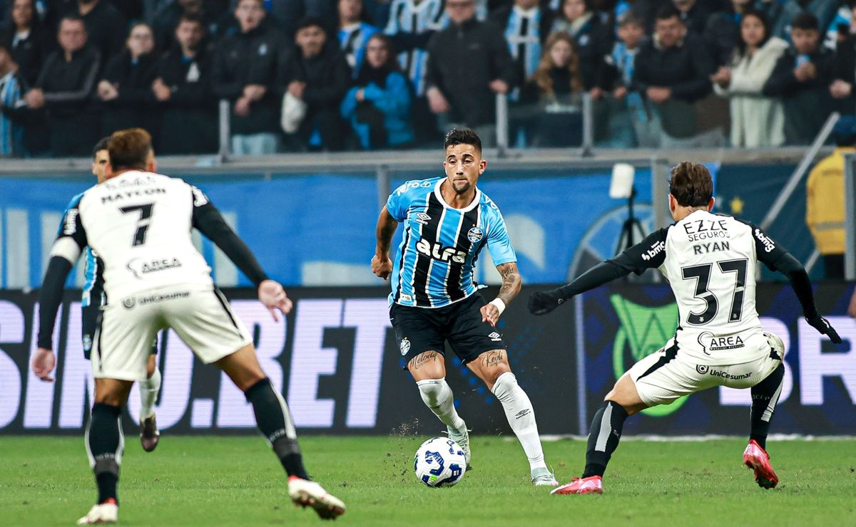 Erro da seleção uruguaia faz Olivera viajar mais de 800 km de carro para jogar Grêmio e Corinthians
