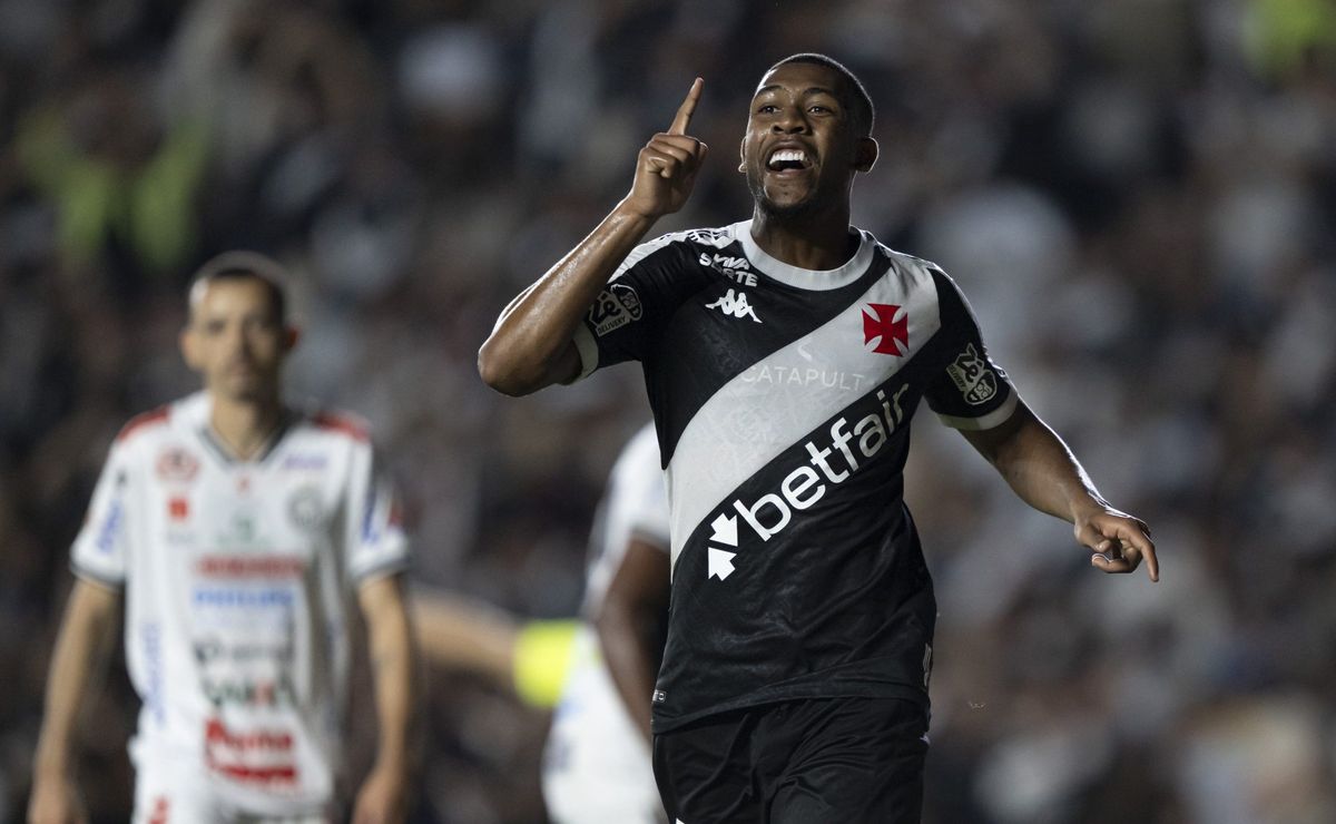 Souza, ex-Vasco, compara início do jovem Rayan com o de Adriano Imperador: “Ele já está no nível acima”