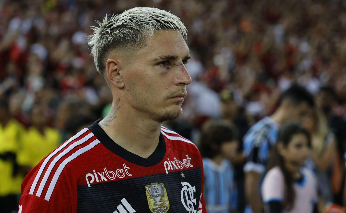 Flamengo se movimenta para garantir permanência de Varela até 2027
