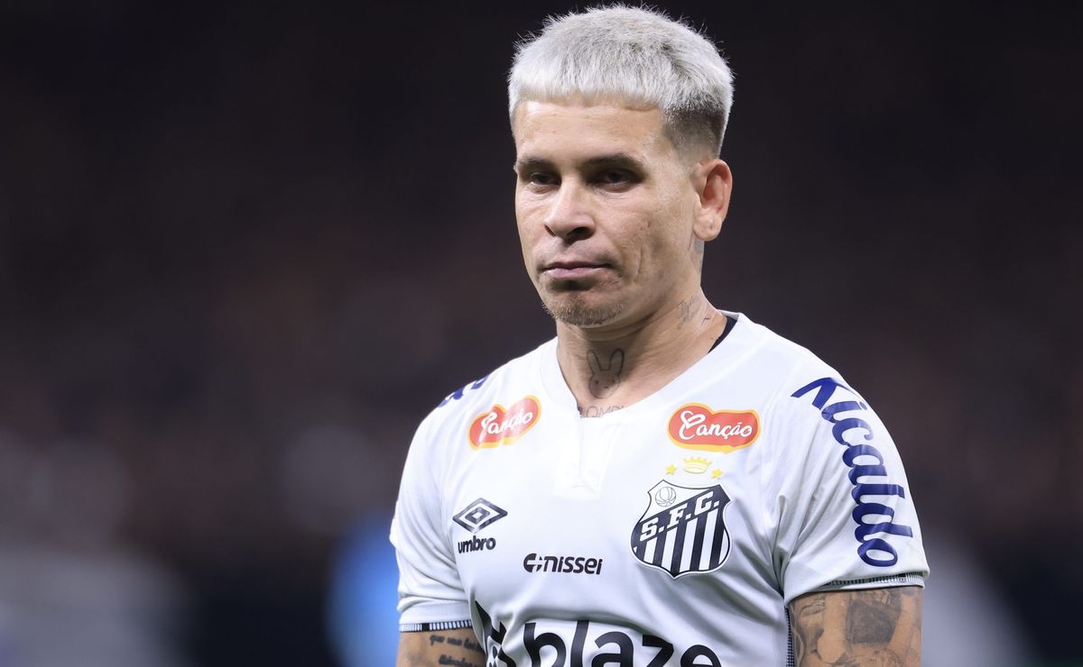 Após nova lesão, Soteldo vira motivo de piada entre torcedores do Santos, que agradecem Fluminense
