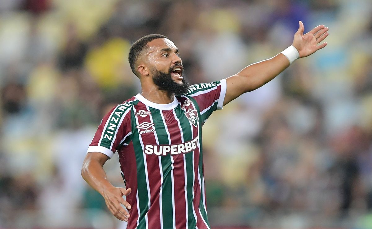 ”Temos treinado em cima dele”, revela Samuel Xavier sobre Aadeyemi antes de Fluminense x Borussia