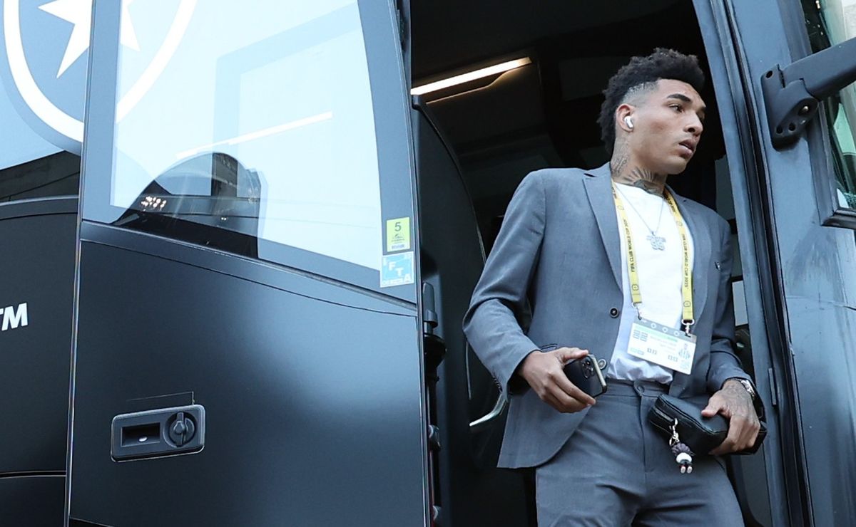 Botafogo chega ao estádio para a estreia no Mundial de Clubes nos EUA