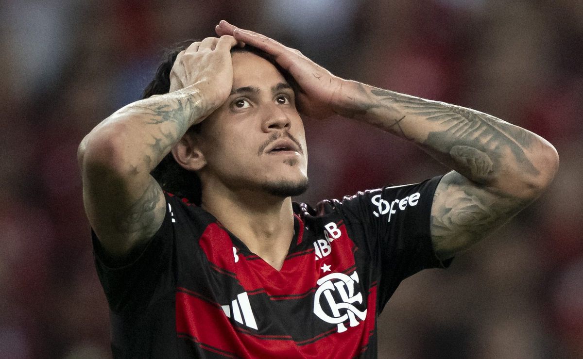 Pedro deve permanecer no banco de reservas com Filipe Luís no Mundial e torcida reclama