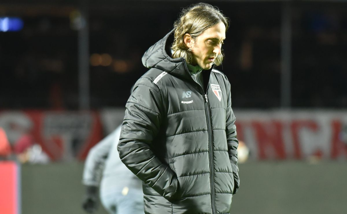 São Paulo confirma saída de Luis Zubeldía após sequência de resultados ruins