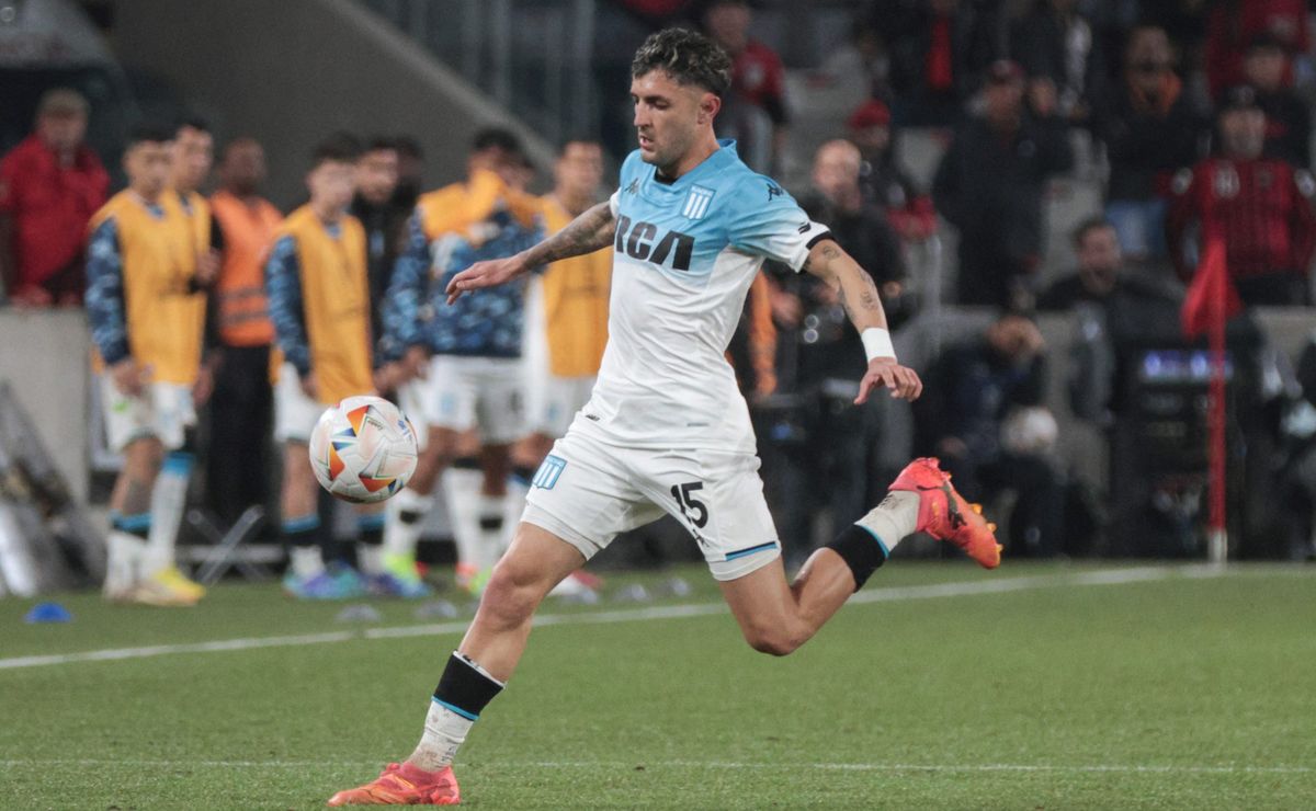Santos disputa destaque do Racing e Atlético-MG observa lateral Martirena