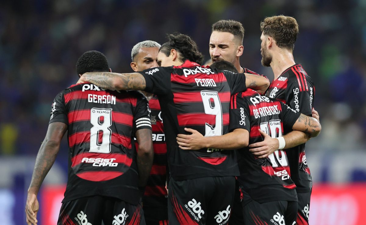 Torcida do Flamengo invade a Filadélfia e promete festa e apoio ao time de Filipe Luís contra o Espérance (TUN)