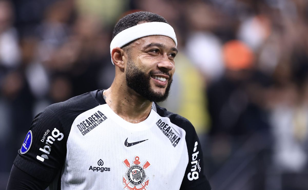 Corinthians paga R$ 6 milhões por mês para manter Memphis Depay, revela jornalista