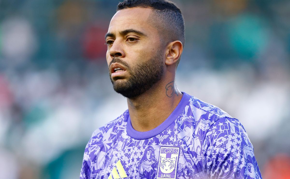 Ex-Atlético-Mineiro, Rafael Carioca curte férias no Brasil enquanto avalia futuro