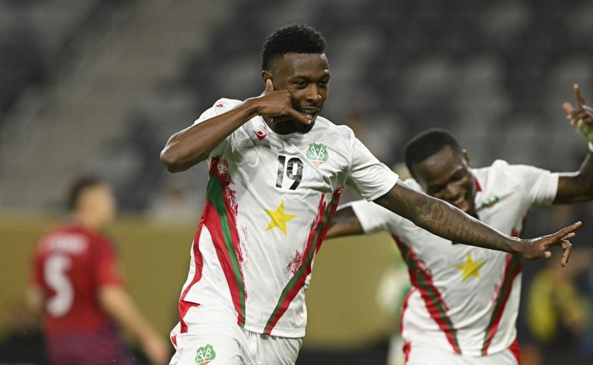 Depois de vencer na estreia, México encara o Suriname na Copa Ouro
